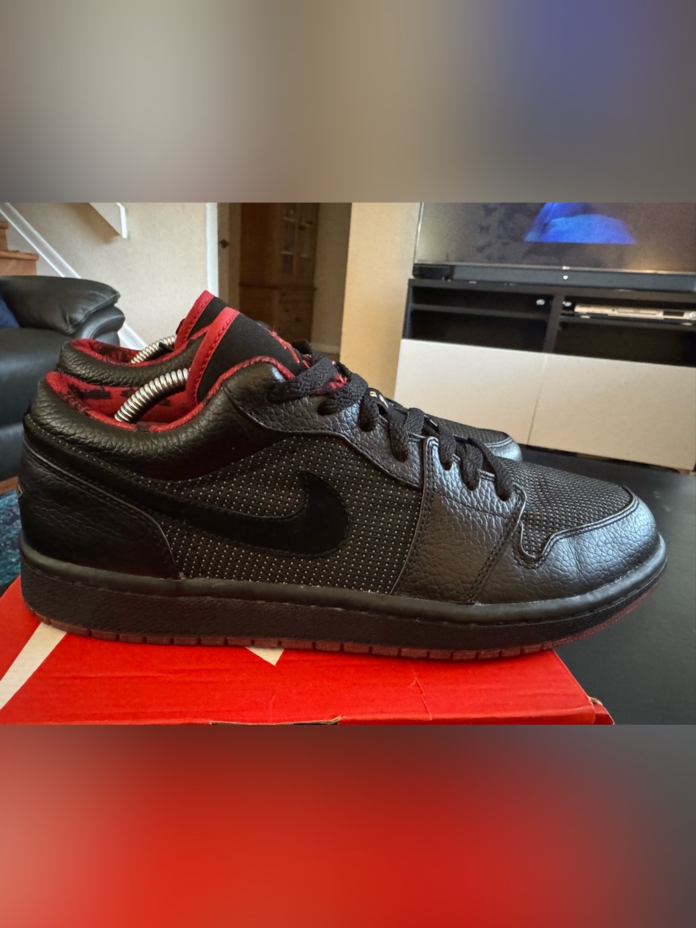 Jordan 1 Retro Low ‘Black Silver Red’ Size 10M/11.5W. Great Condition - Picture 3 of 13